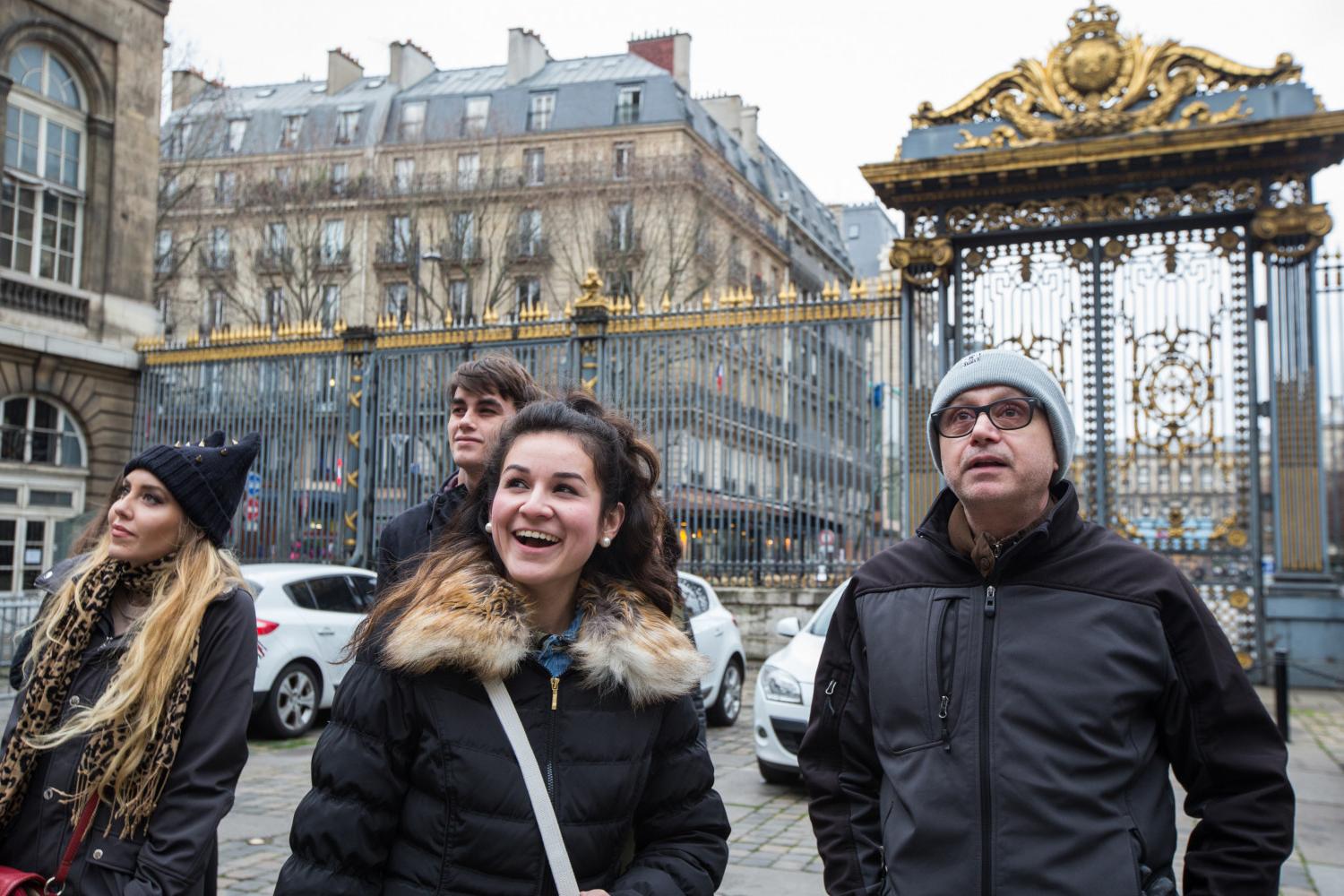 <a href='http://79xg.jinken-fukuoka.com'>博彩网址大全</a> French Professor Pascal Rollet leads students on a study tour in Paris.